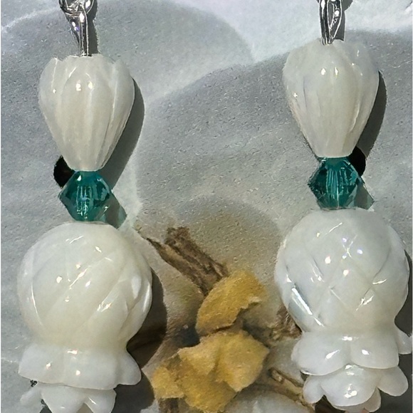 543. Sterling Silver threaders upside down pineapple & Pīkake Mother of Pearl - Picture 4 of 5